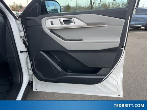 Certified 2025 Ford Explorer Active w/ Active Comfort Package image 24
