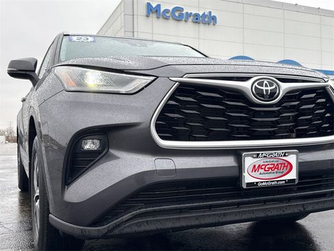 Used 2023 Toyota Highlander XLE image 13