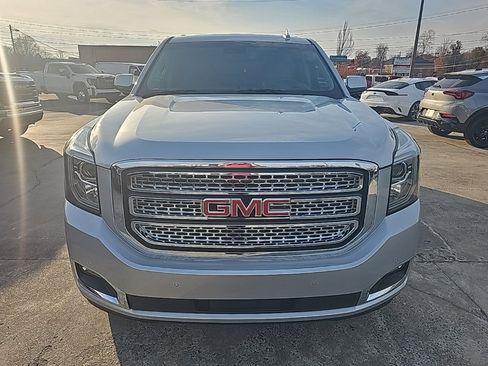 Used 2019 GMC Yukon XL SLT w/ Open Road Package image 3