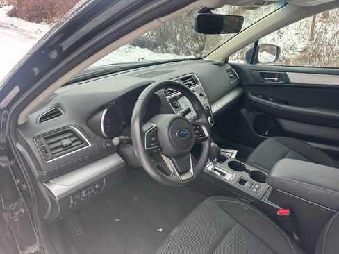 Used 2018 Subaru Outback 2.5i Premium image 11