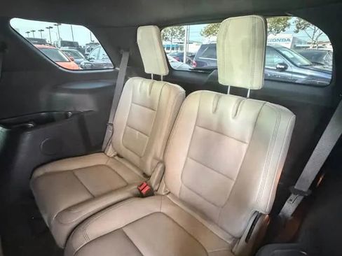 Used 2015 Ford Explorer XLT w/ Equipment Group 202B FWD image 9