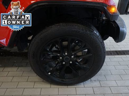 Used 2025 Jeep Wrangler Unlimited Sahara w/ Safety Group AWD/4WD image 16
