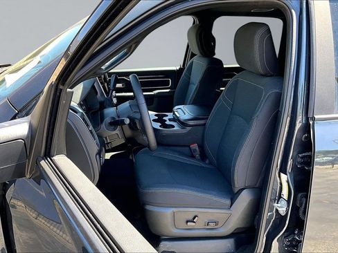 Certified 2025 RAM 2500 Big Horn AWD/4WD image 3