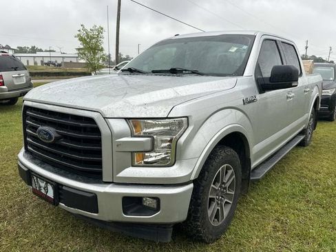 Used 2017 Ford F150 XLT w/ Equipment Group 302A Luxury RWD image 4