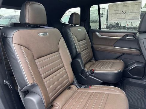 New 2026 GMC Acadia Denali Ultimate w/ LPO, Floor Liner Package AWD/4WD image 43