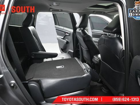 Used 2024 Toyota Highlander XLE AWD/4WD image 31