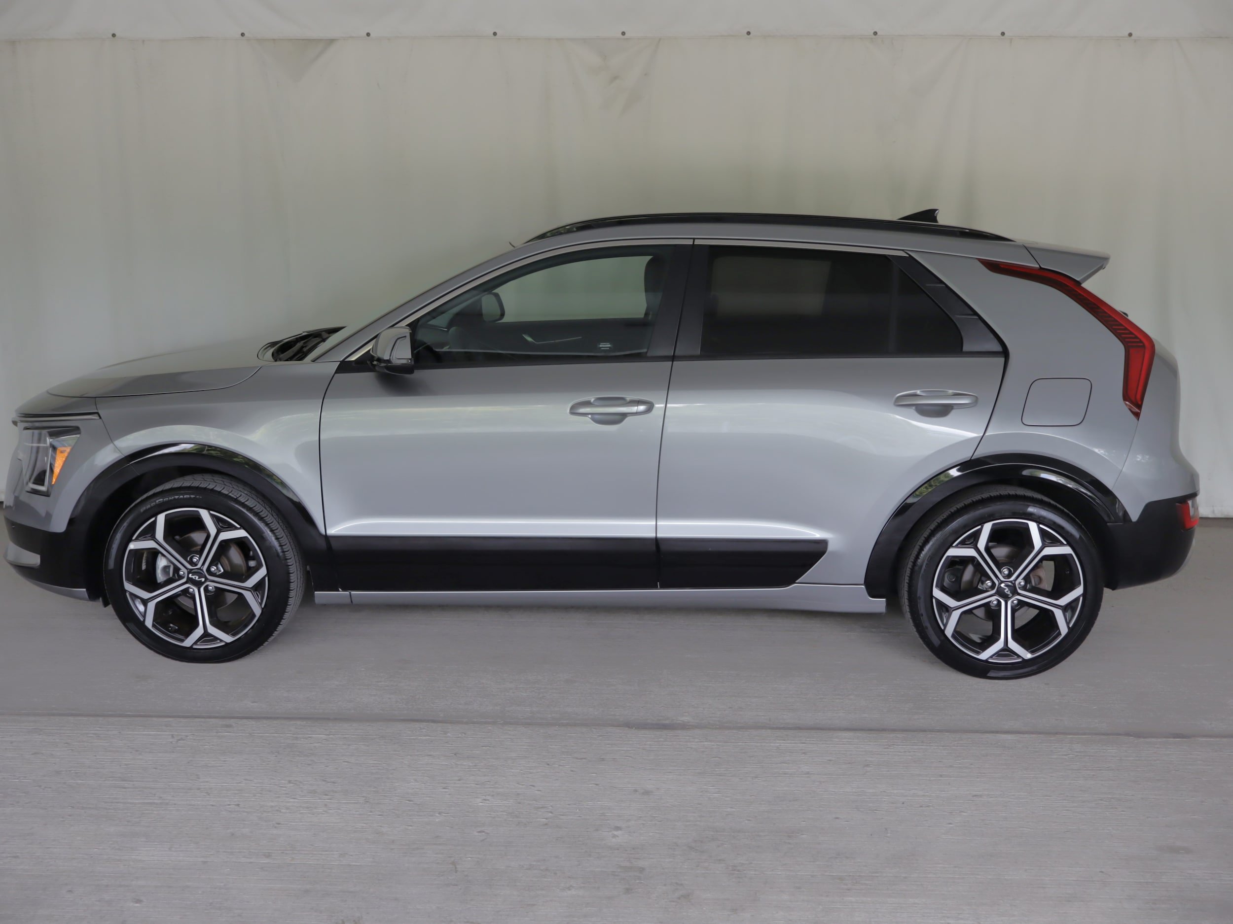 Used 2023 Kia Niro SX Touring FWD image 24