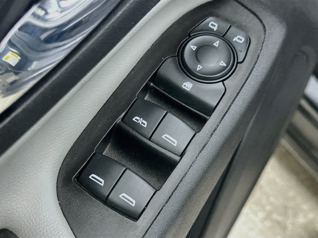 Used 2020 Chevrolet Equinox LT FWD image 22