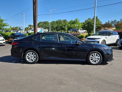 Used 2025 Toyota Camry LE FWD image 8