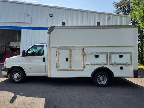 Used 2022 Chevrolet Express 3500 w/ Power Convenience Package RWD image 2