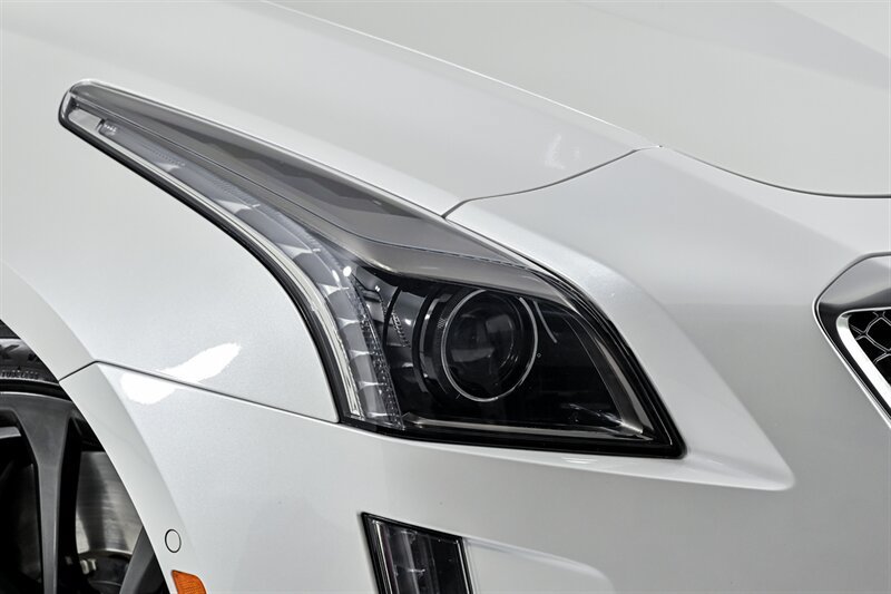 Used 2017 Cadillac CTS V w/ Luxury Package RWD image 4