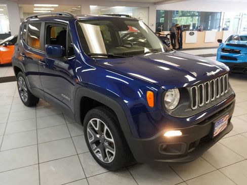 Used 2017 Jeep Renegade Latitude w/ Cold Weather Group AWD/4WD image 14