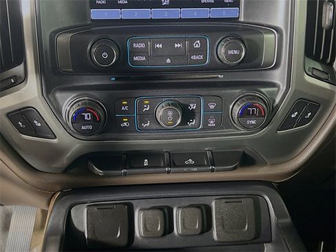 Used 2018 Chevrolet Silverado 1500 LTZ image 22