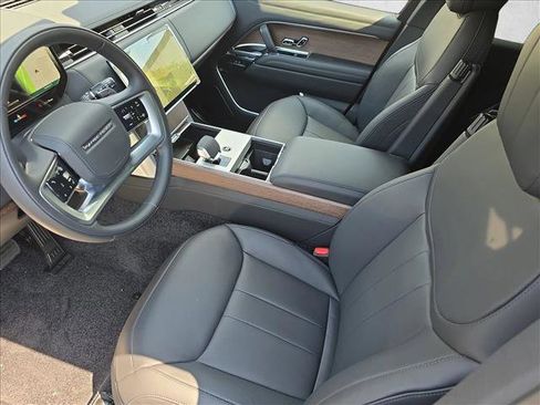 New 2025 Land Rover Range Rover Long Wheelbase SE image 16