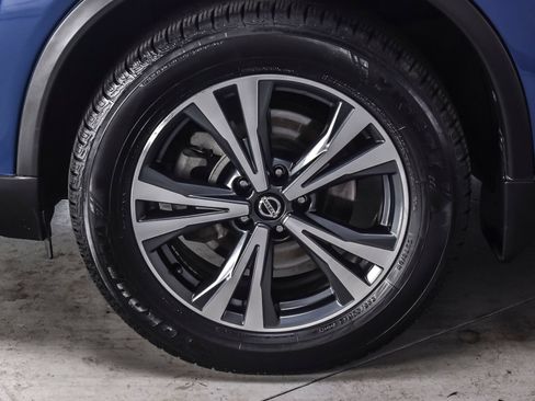Used 2018 Nissan Rogue SL w/ Premium Package AWD/4WD image 10