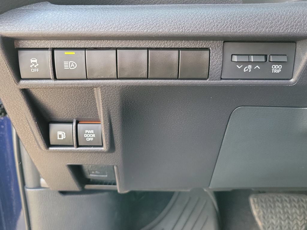 Used 2025 Toyota Sienna XSE FWD image 14