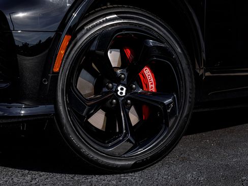 Used 2024 Bentley Bentayga image 8