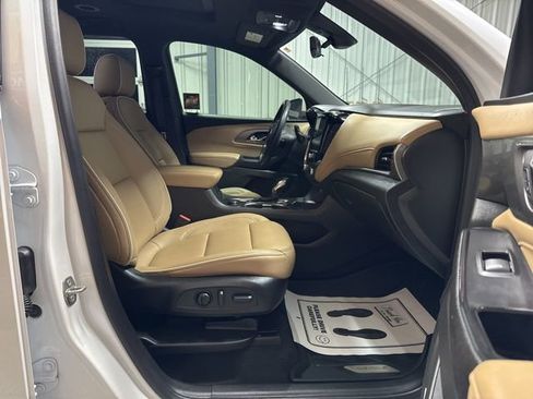 Used 2022 Chevrolet Traverse Premier image 30