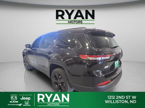 Used 2023 Jeep Grand Cherokee L Laredo AWD/4WD image 8