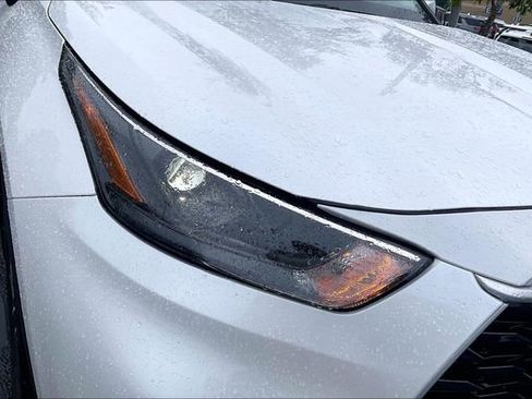 Used 2025 Toyota Highlander XLE AWD/4WD image 29