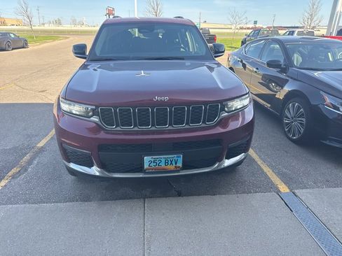 Used 2022 Jeep Grand Cherokee L Limited AWD/4WD image 2
