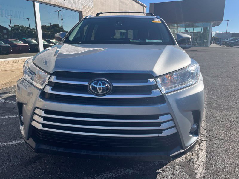 Used 2019 Toyota Highlander XLE AWD/4WD image 2