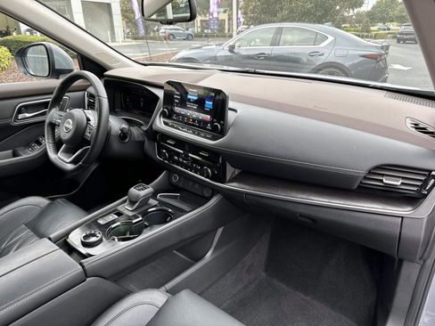 Used 2023 Nissan Rogue Platinum w/ Platinum Premium Package image 16