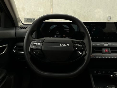 Used 2025 Kia K4 LXS image 33