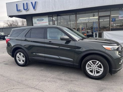 Used 2023 Ford Explorer 4WD image 2