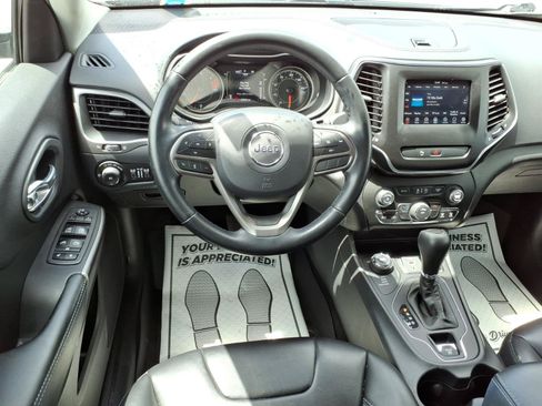 Used 2020 Jeep Cherokee Latitude Plus w/ Cold Weather Group AWD/4WD image 11