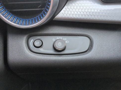 Used 2024 Chevrolet Trax LT w/ LT Convenience Package image 19