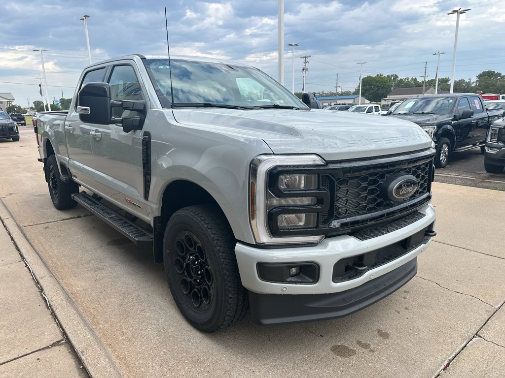 New 2026 Ford F250 Lariat w/ Black Appearance Package AWD/4WD image 9