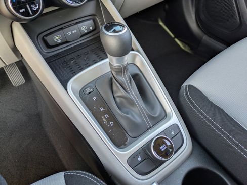 Certified 2026 Hyundai Venue SEL image 26