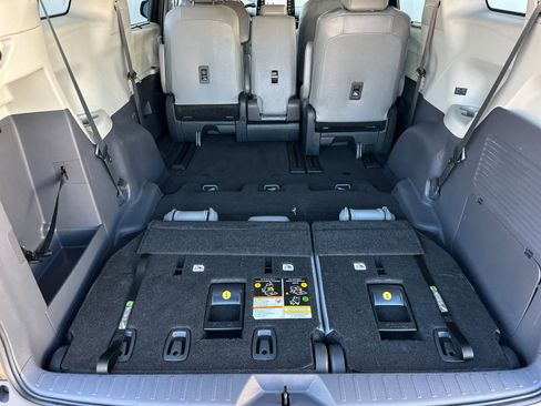 Used 2023 Toyota Sienna XLE image 17