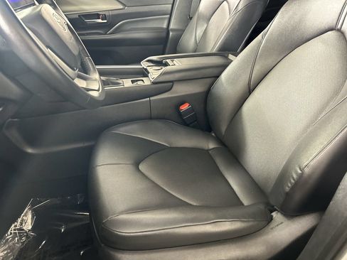 Used 2025 Toyota Grand Highlander AWD image 21