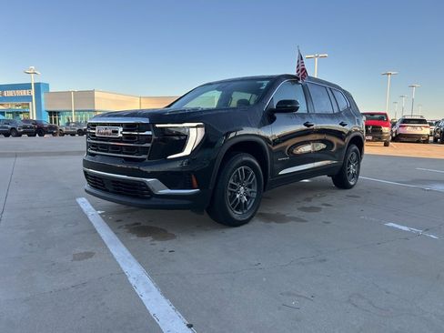 Used 2025 GMC Acadia Elevation image 1