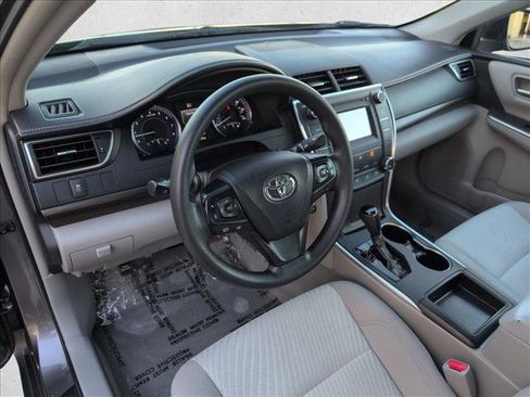 Used 2017 Toyota Camry LE image 10