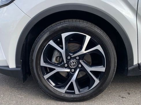 Used 2022 Toyota C-HR XLE image 19