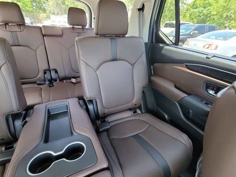 Used 2025 Honda Pilot Elite image 6