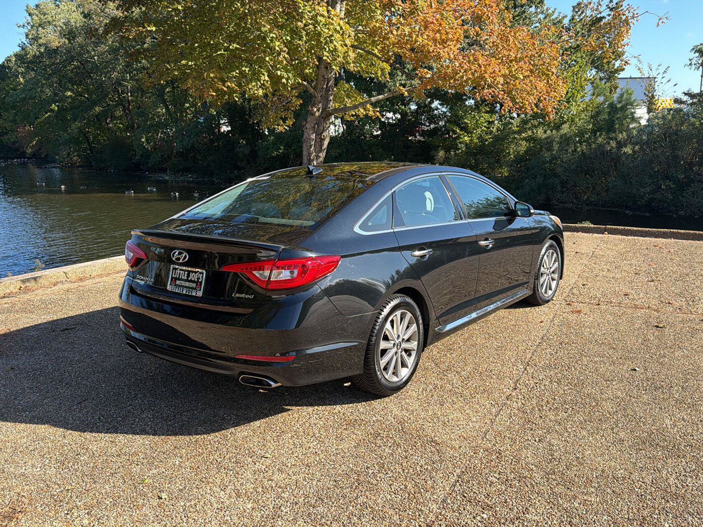 Used 2016 Hyundai Sonata Limited w/ Option Group 04 FWD image 5