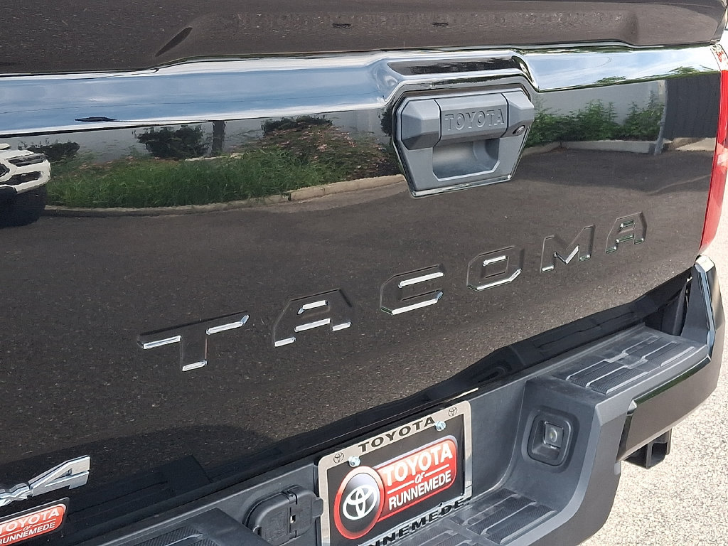 Certified 2026 Toyota Tacoma SR5 AWD/4WD image 32