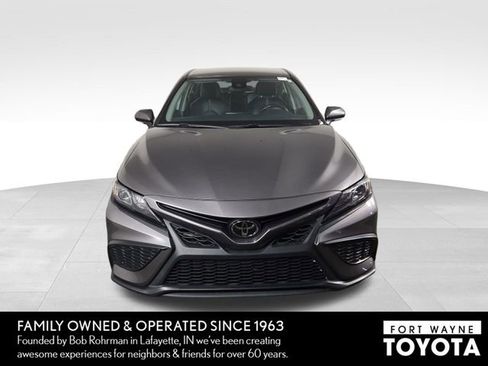 Used 2024 Toyota Camry SE image 3