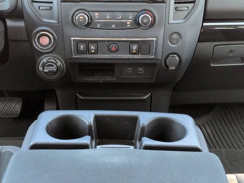 Used 2024 Nissan Titan SV AWD/4WD image 18