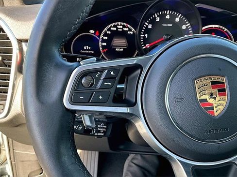 Used 2022 Porsche Cayenne image 11