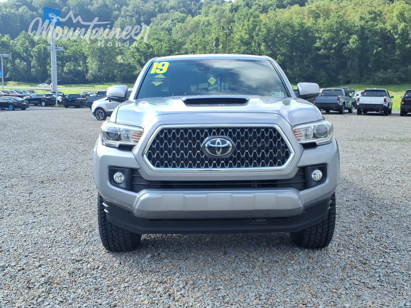 Used 2019 Toyota Tacoma TRD Sport AWD/4WD image 3