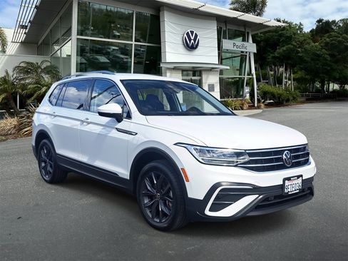 Used 2022 Volkswagen Tiguan SE image 3