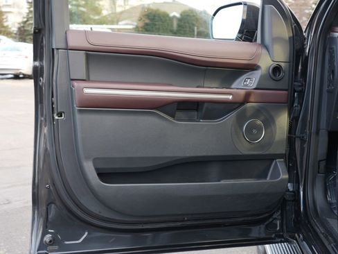 Used 2023 Ford Expedition Limited image 14