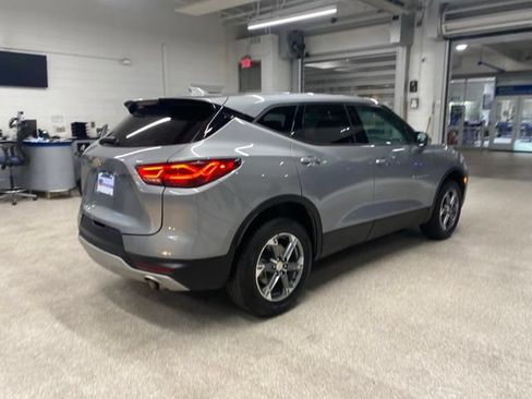 Used 2025 Chevrolet Blazer LT FWD image 5