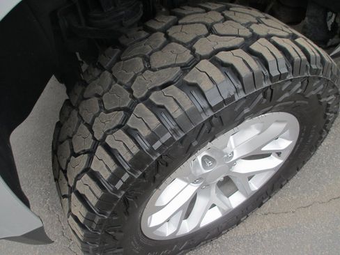 Used 2017 Chevrolet Tahoe LT w/ LT Signature Package image 12