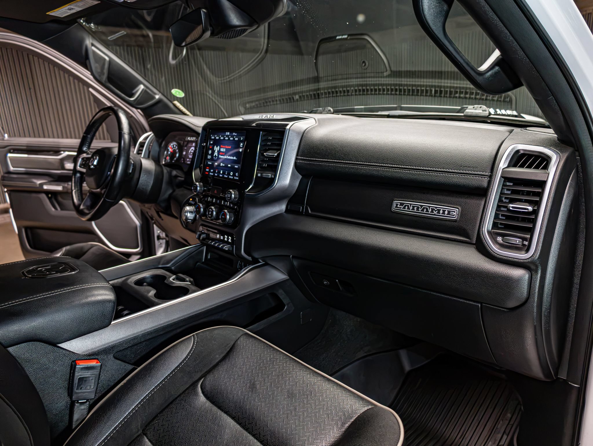 Used 2021 RAM 1500 Laramie AWD/4WD image 16
